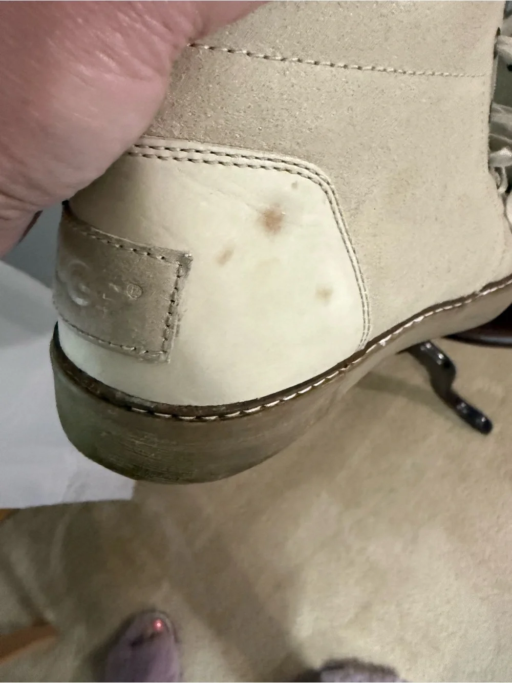 UGG Men’s Suede Chukka Boots Cream Beige Lace Up Casual Sneakers Size 11 Leather